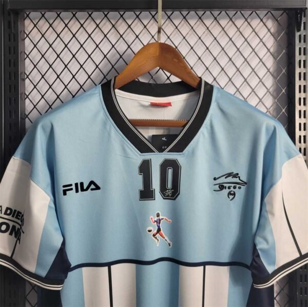 Camiseta retro Argentina 2001 Maradona pecho