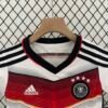 Conjunto Retro niño Alemania 2014 Muller pecho