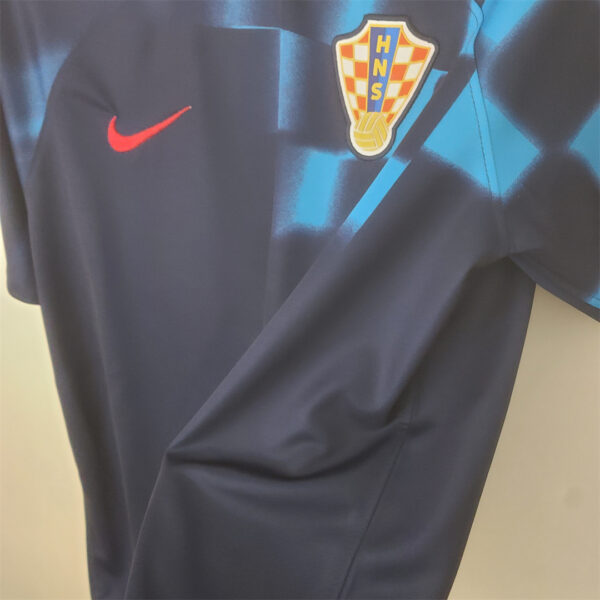 Camiseta Croacia Azul 2022 Brozovic lateral