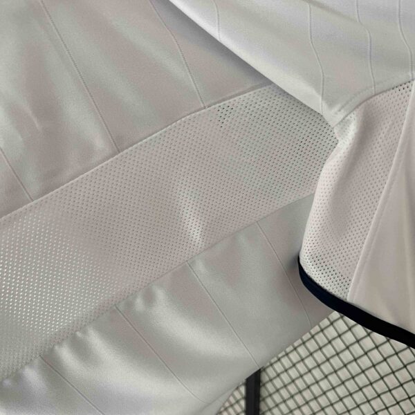 Camiseta Retro Inglaterra Eurocopa 2004 lateral